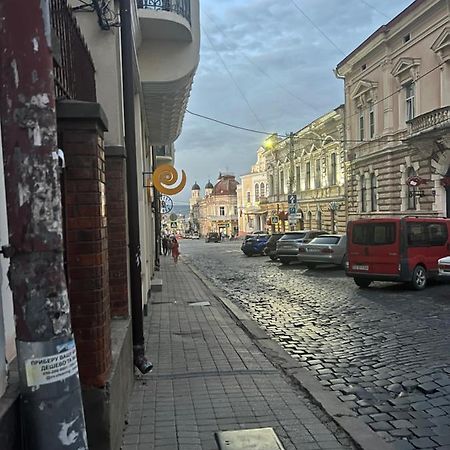 Апартаменти Біля Філармонії Tjernivtsi Eksteriør billede